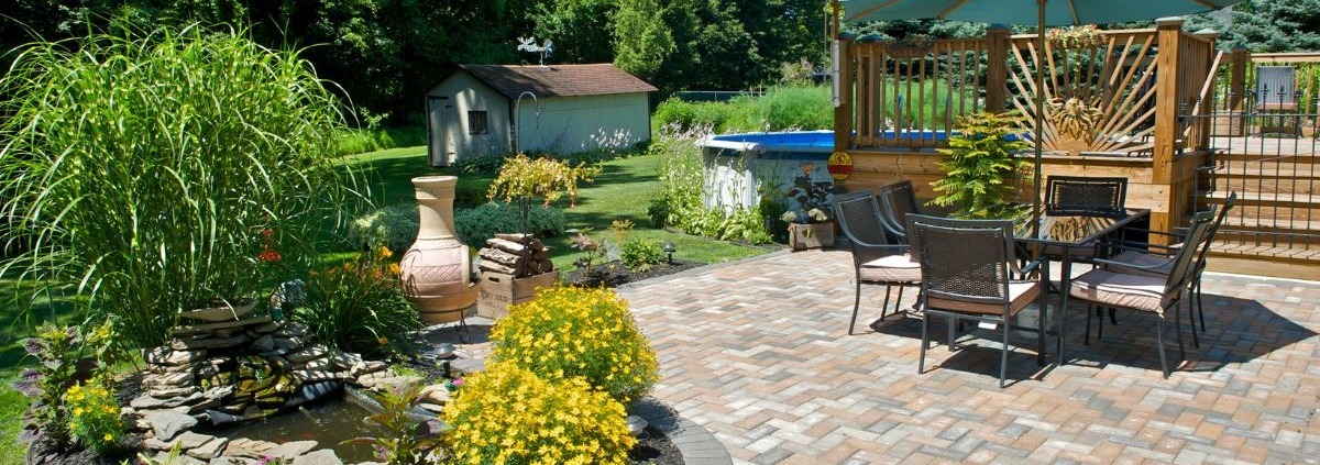 paver patio with lush landscaping - Spade Landscaping patio design