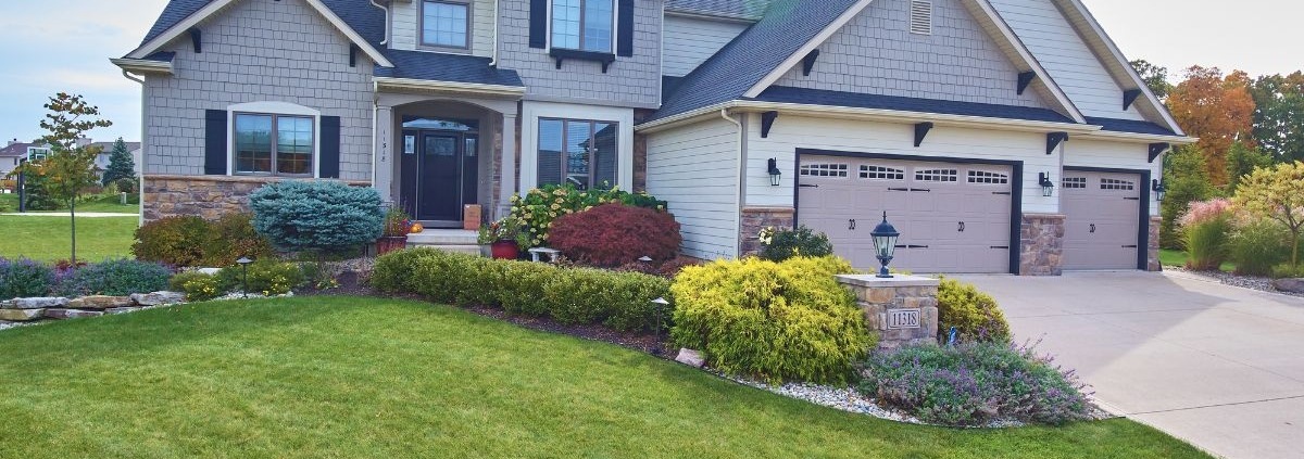 freshly mowed grass outside a house - Spade Landscaping residential landscaping services